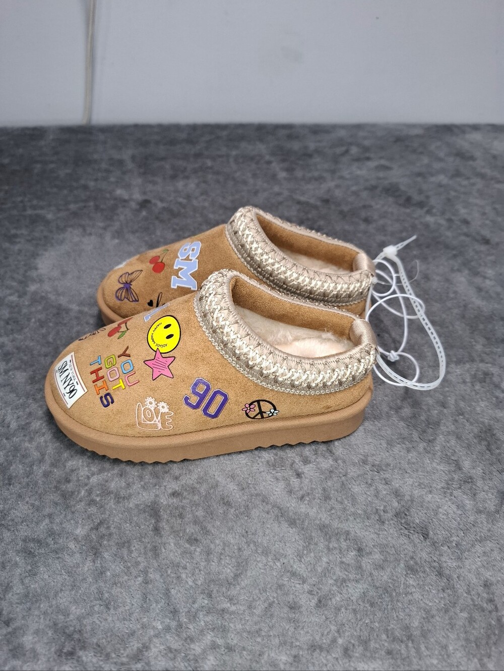 Steve Madden Girls Kids' Tan Cozy Slip-On Clog  Slipper Shoes Fun Graphics Sz 9
